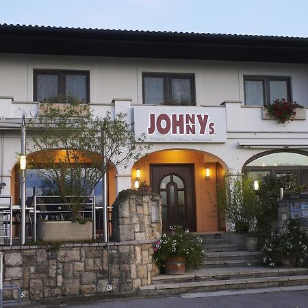 Gästehaus Weinhandl&Johnnys Pizzeria Podersdorf am See Exterior foto