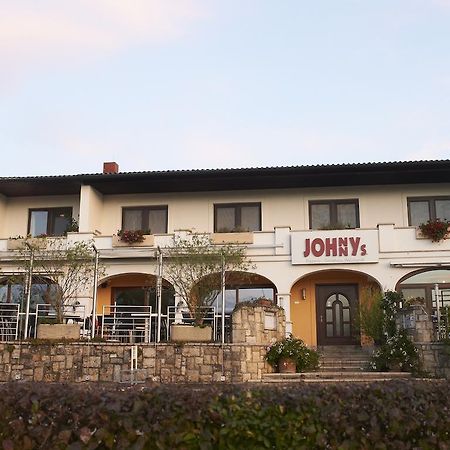 Gästehaus Weinhandl&Johnnys Pizzeria Podersdorf am See Exterior foto