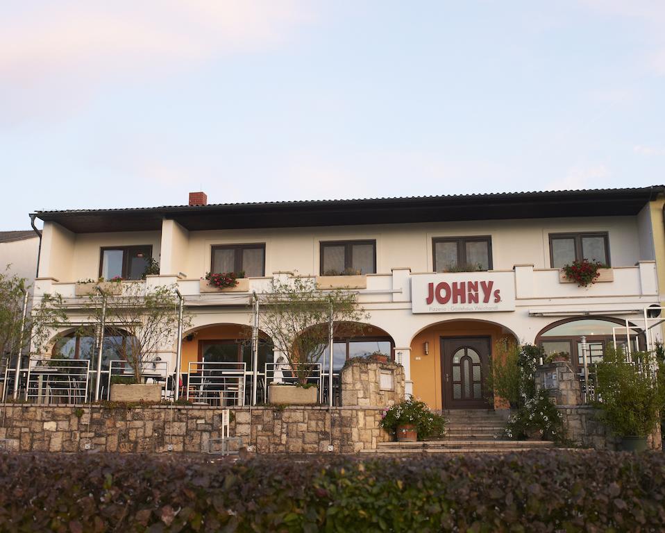 Gästehaus Weinhandl&Johnnys Pizzeria Podersdorf am See Exterior foto